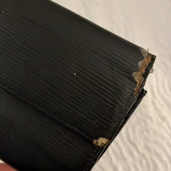 Louis Vuitton epi black wallet - Picture 5 of 11
